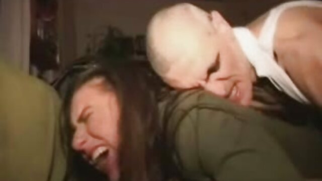 Kualitas HD :  Três vagabundas corpulentas e vigorosas brincando umas com as outras Video porno seksi 