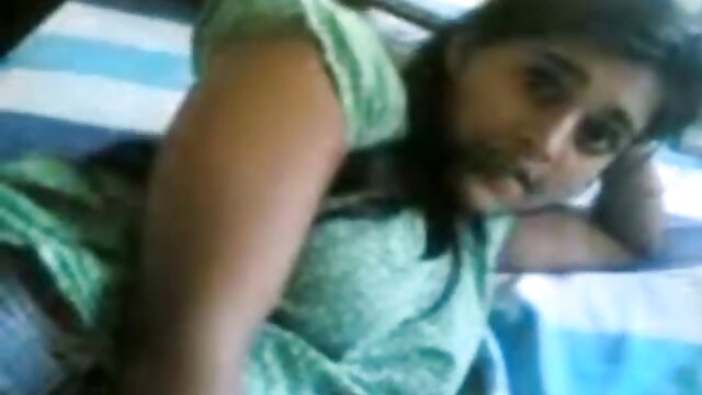 Kualitas HD :  Adolescente de cabelos negros tenta impressionar o agente com habilidades de chupar pandanarum Video porno seksi 