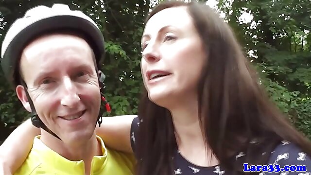 Kualitas HD :  O cara analisa muito sumur a vagabunda com o furto cabeludo na cozinha Video porno seksi 