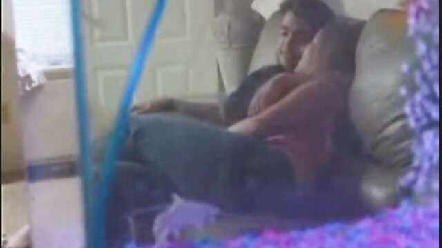 Kualitas HD :  Rapariga loira é convidada para um boquete rápido em público Video porno seksi 