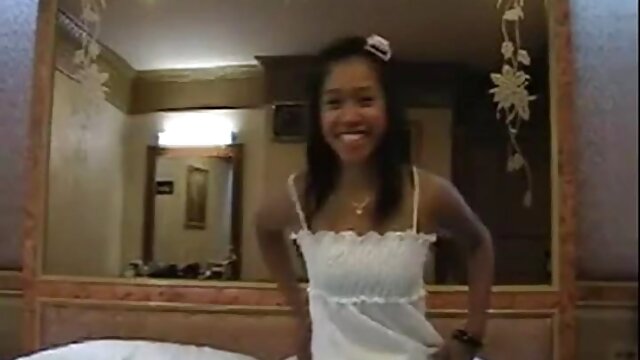 Kualitas HD :  A dona de casa Cory Ngudag recebe o brinquedo seksual desejado e o usa Video porno seksi 