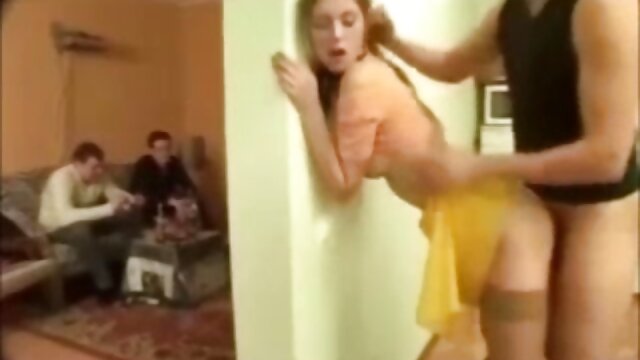 Kualitas HD :  A gata ruiva chamativa está transando com o namorado na floresta Video porno seksi 