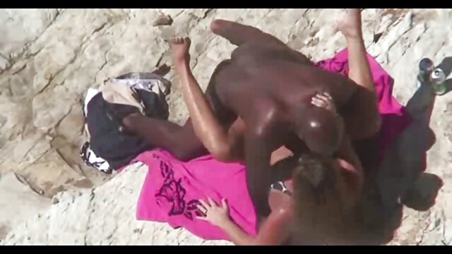 Kualitas HD :  Criador de cavalos com chapéu de palha pega um galo estranho na boceta diante da câmera Video porno seksi 