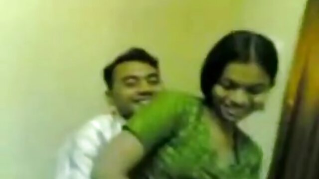 Kualitas HD : Gata asiática está com vontade de se despir e brincar com uma boceta apertada Video porno seksi