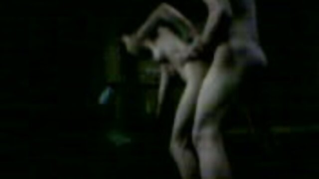 Kualitas HD :  Loira distrai o oponente, tentando-o para sexo espontâneo Video porno seksi 