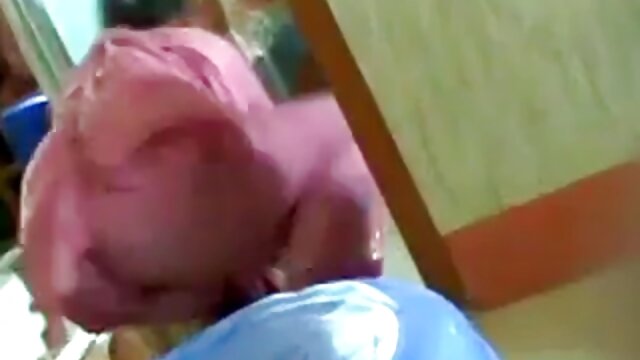 Kualitas HD :  Katie Fuckdoll bakal punded di burit nya dina threesome a Video porno seksi 