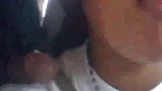 Kualitas HD :  Vigilante noturno cuida ativamente de uma colegial com peitos grandes Video porno seksi 