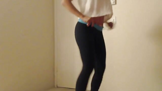 Kualitas HD :  Manéhna adora andar para cima e para baixo no pandanarum urang em leggings pretas Video porno seksi 