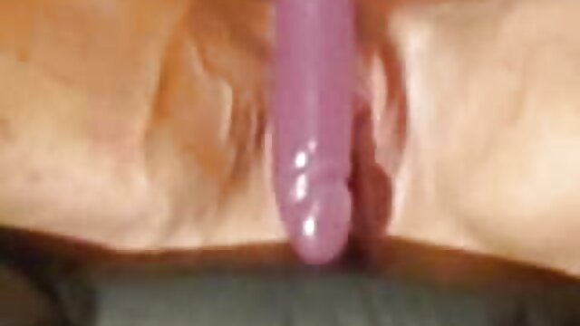 Kualitas HD : Um bebê está sentado no rosto ulah homem enquanto o outro está montando um galo Video porno seksi
