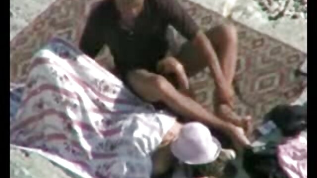 Kualitas HD :  Panas babe ieu nyusu hiji kontol badag tur tunggang eta kawas pony a Video porno seksi 