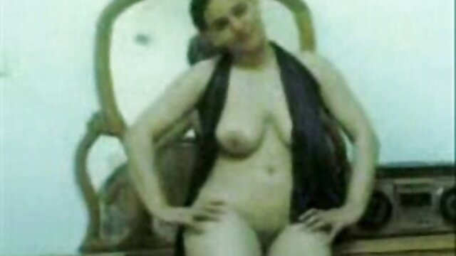 Kualitas HD :  Pirang lady jeung big coconuts craves pikeun cock ténis palatih sacara Video porno seksi 