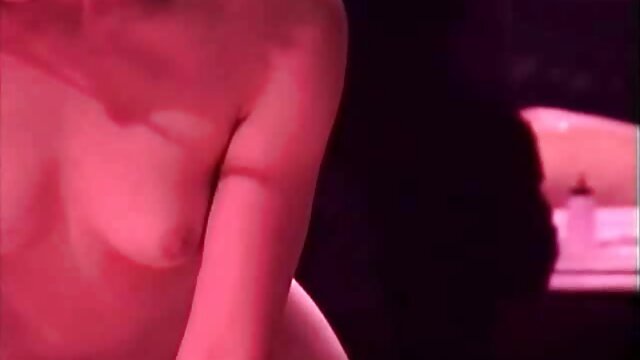 Kualitas HD :  Rapariga loira é amarrada e usada como brinquedo por um bandō de caras Video porno seksi 