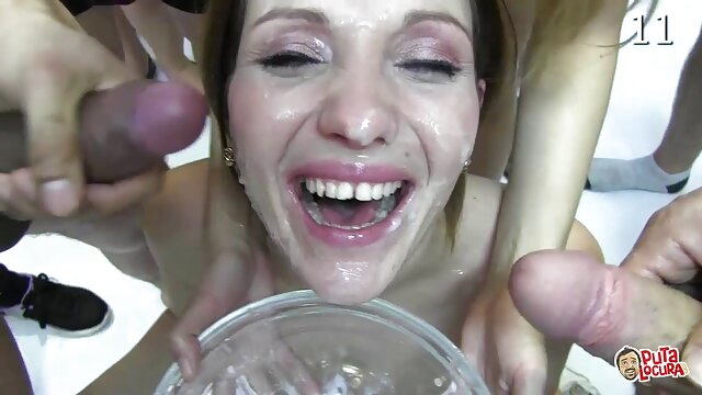 Kualitas HD :  Gata tatuada e com piercing consegue sua primeira foda anal Video porno seksi 
