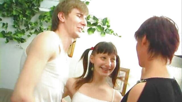 Kualitas HD :  A atriz pornô de pele clara, Alli Rae, é atingida com força no ponto de vista Video porno seksi 