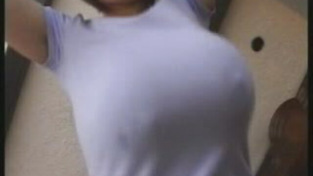 Kualitas HD :  Madu haired poék jeung titties badag pleases salakina Video porno seksi 