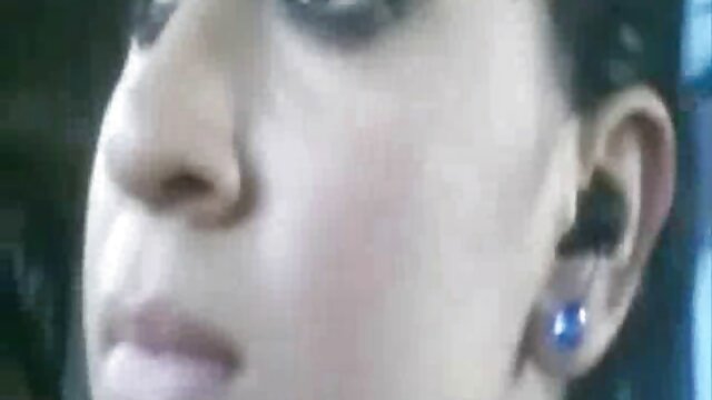 Kualitas HD :  Fucks pangawal Awéwé Latina seksi kalawan tits badag di kamar mandi Video porno seksi 