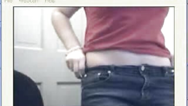 Kualitas HD :  Adolescente negro com cabelo ruivo e peitos pequenos olhando um grande galo branco Video porno seksi 