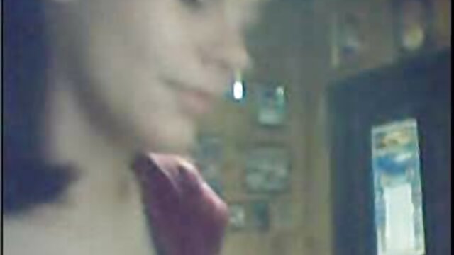 Kualitas HD : A prostituta ucraniana de salto desenvolve habilidades anais no sofá branco Video porno seksi