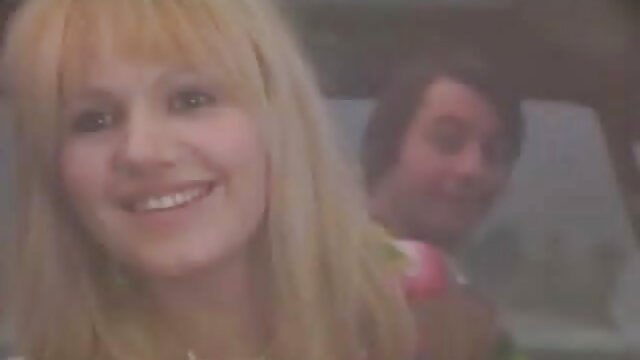 Kualitas HD :  Adolescente exótico com rabo-de-cavalo e peitos empinados sendo fodido com força Video porno seksi 