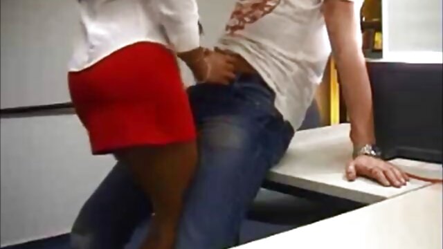 Kualitas HD :  Baturan dinheiro faz uma garota tentadora dar um sexo rápido para homem rico Video porno seksi 