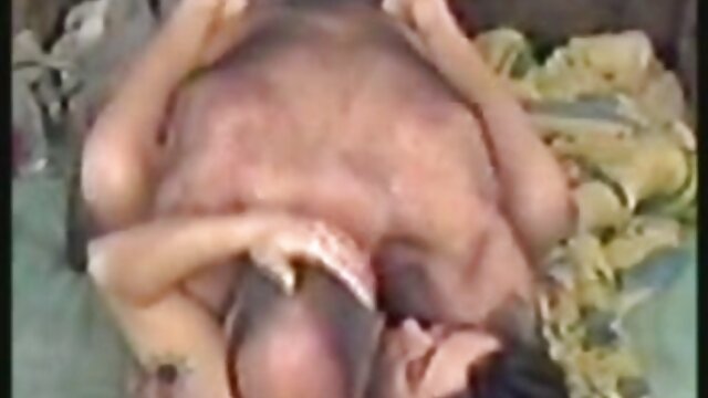 Kualitas HD :  A adolescente adorável adora dupla penetração e faz isso sozinha Video porno seksi 