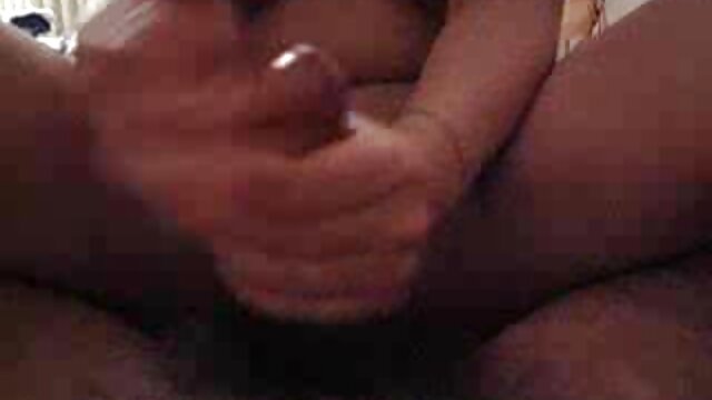 Kualitas HD :  O cara dominante pune a pequena gata adolescente com escravidão e sexo Video porno seksi 