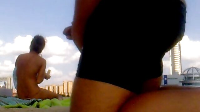 Kualitas HD : Latina empolgada entra no vestiário masculino para ser fodida na palawangan Video porno seksi