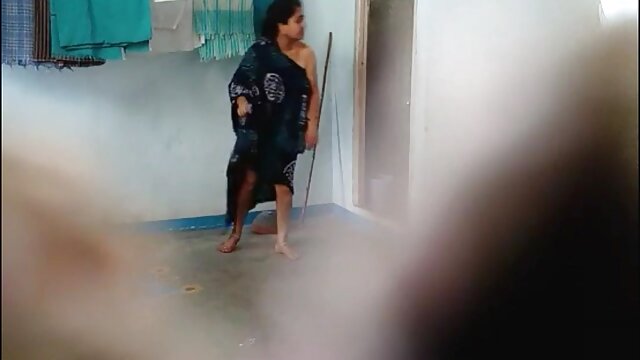Kualitas HD :  Si rambut coklat nona kalawan tits badag enjoys gaduh kontol badag jero dirina Video porno seksi 