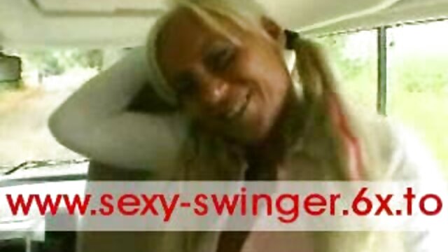 Kualitas HD :  Short-haired pirang milf bakal x_x ku mesin Video porno seksi 