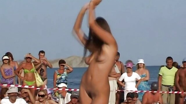 Kualitas HD :  Mamãe lasciva com peitos grandes é atingida por um pedaço Video porno seksi 