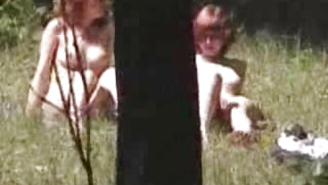 Kualitas HD :  Doce loira é abordada por um alienígena muito estranho Video porno seksi 