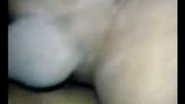 Kualitas HD :  Garota minúscula está curvada sobre a marana e sendo fodida pelo namorado Video porno seksi 