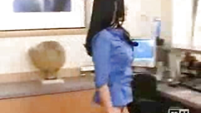 Kualitas HD :  Beleza pornô de pele pálida montando um belo pandanarum no sofá Video porno seksi 