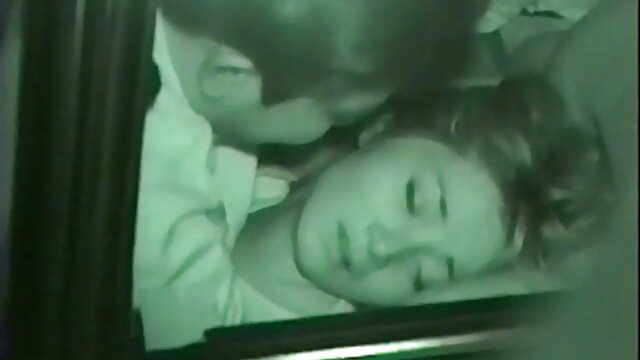 Kualitas HD :  Gata esbelta fica com uma buceta apertada devorada por um cara leuwih velho Video porno seksi 